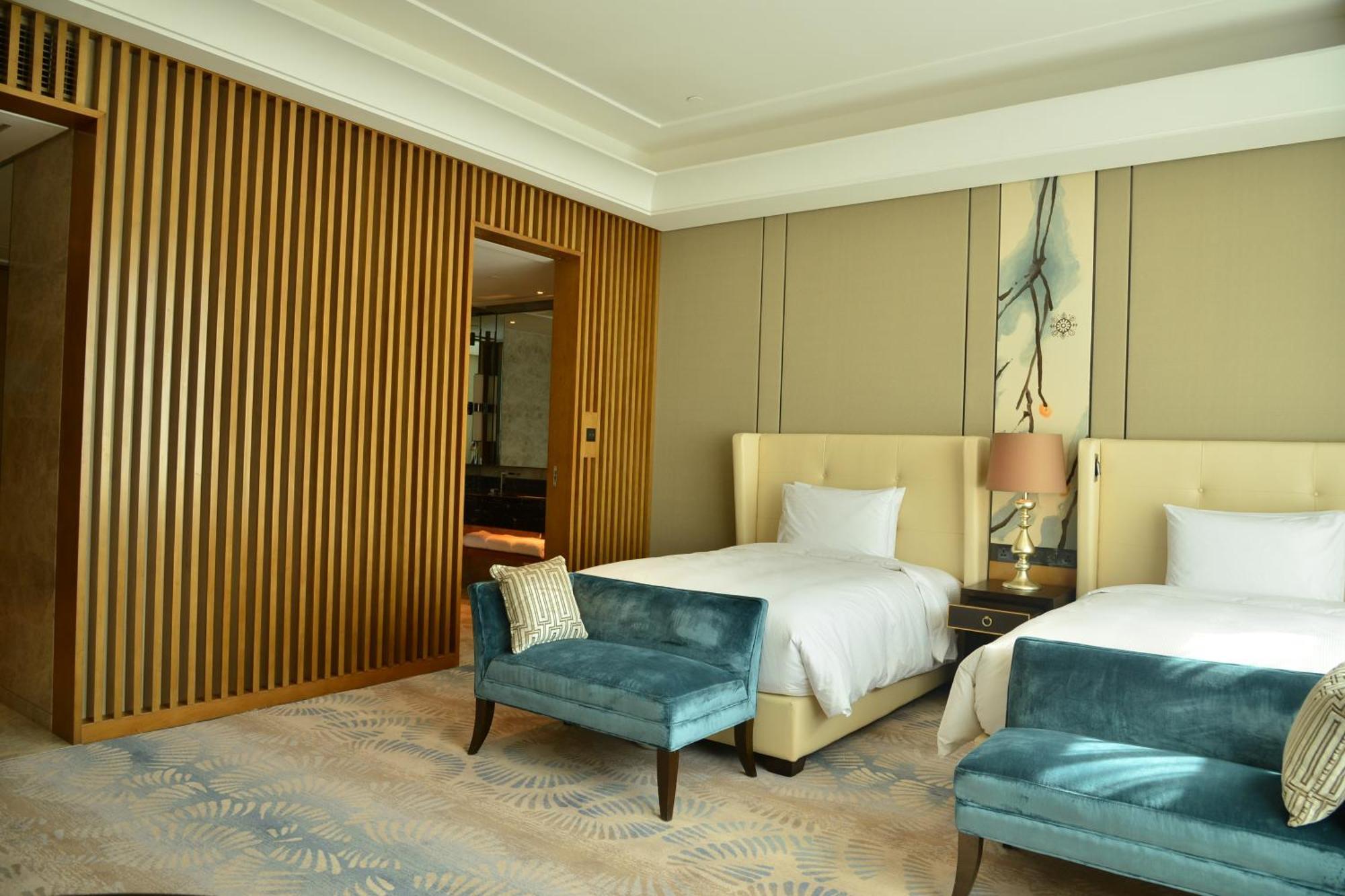 Hilton אורומקי מראה חיצוני תמונה