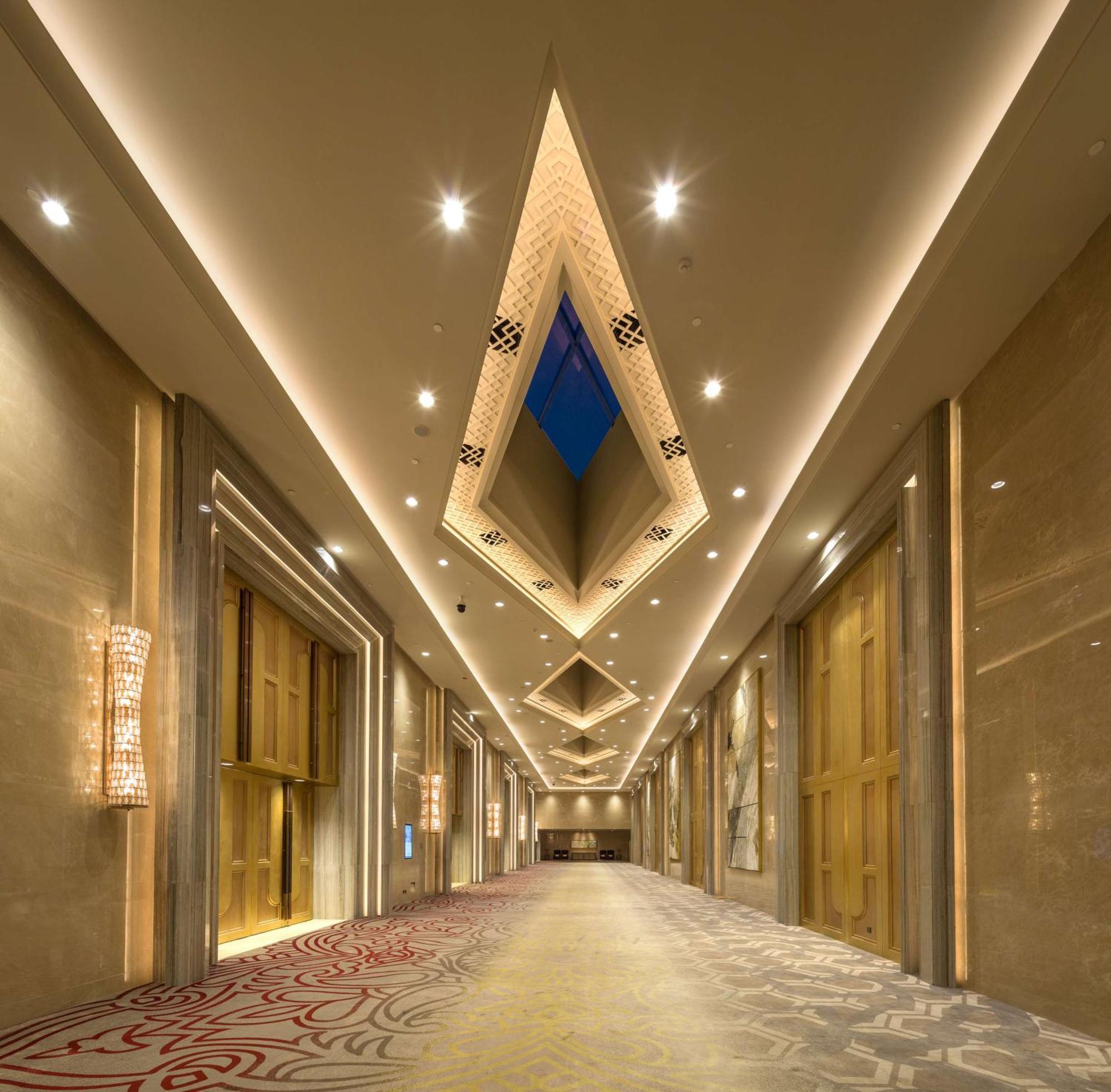 Hilton אורומקי מראה חיצוני תמונה