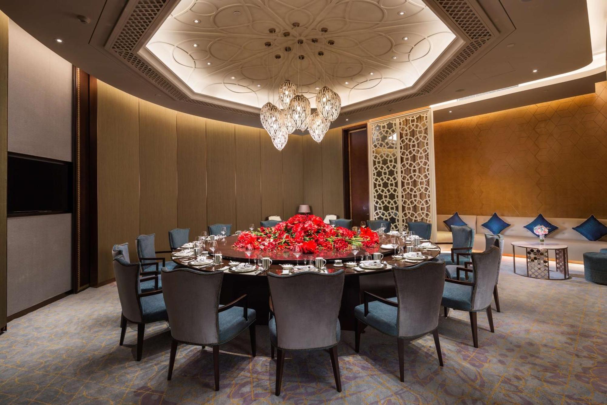 Hilton אורומקי מראה חיצוני תמונה